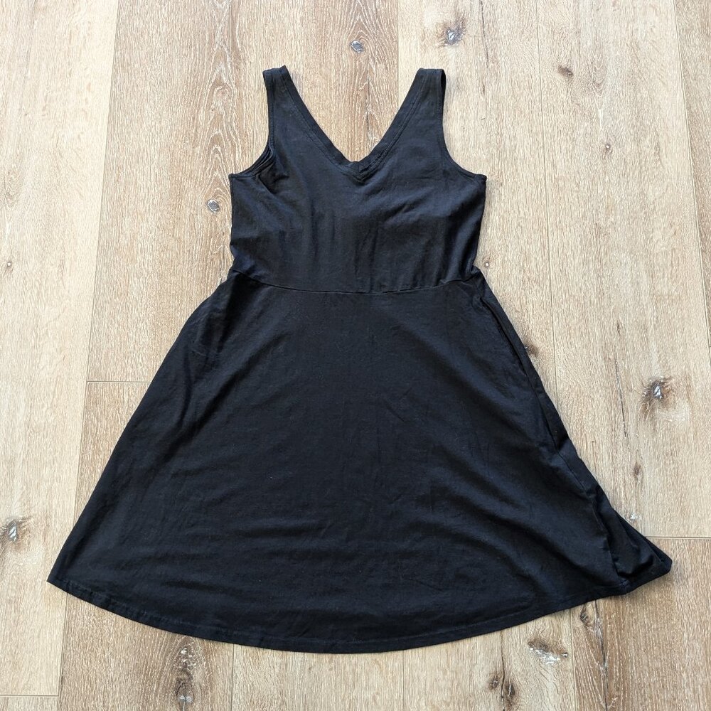 Pact V neck fit and flare dress, midi length, size medium, black